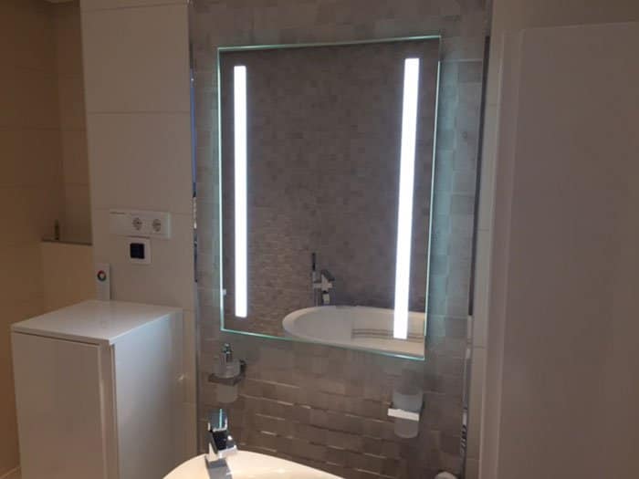 verwarmde badkamer spiegel verwarmde badkamer led spiegel met sensor 60x80 cm verwarmde badkamer spiegel verwarmde badkamer led spiegel met sensor 60x80 cm