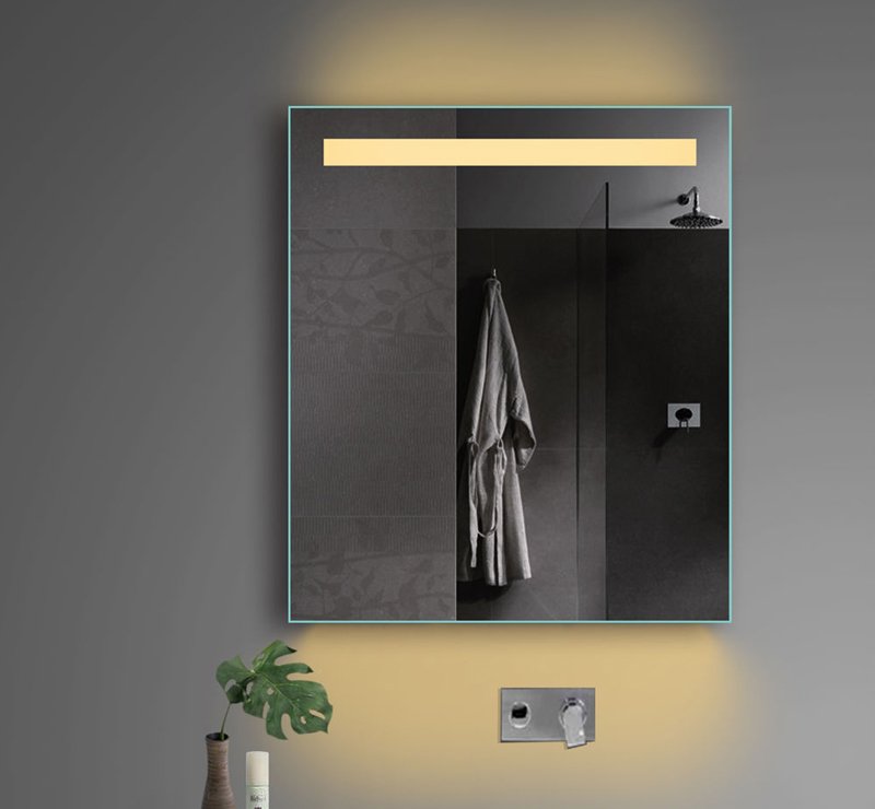 Badkamer spiegel met stopcontact 60x70 cm - Designspiegels Badkamer spiegel met stopcontact 60x70 cm - Designspiegels