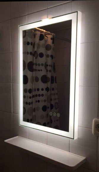 Badkamerspiegel met LED verlichting, touch sensor, dimfunctie en