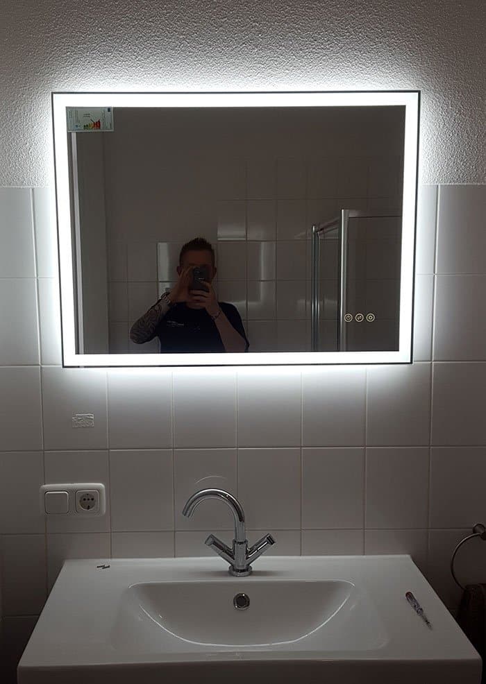 Badkamerspiegel met LED verlichting, touch sensor, dimfunctie en