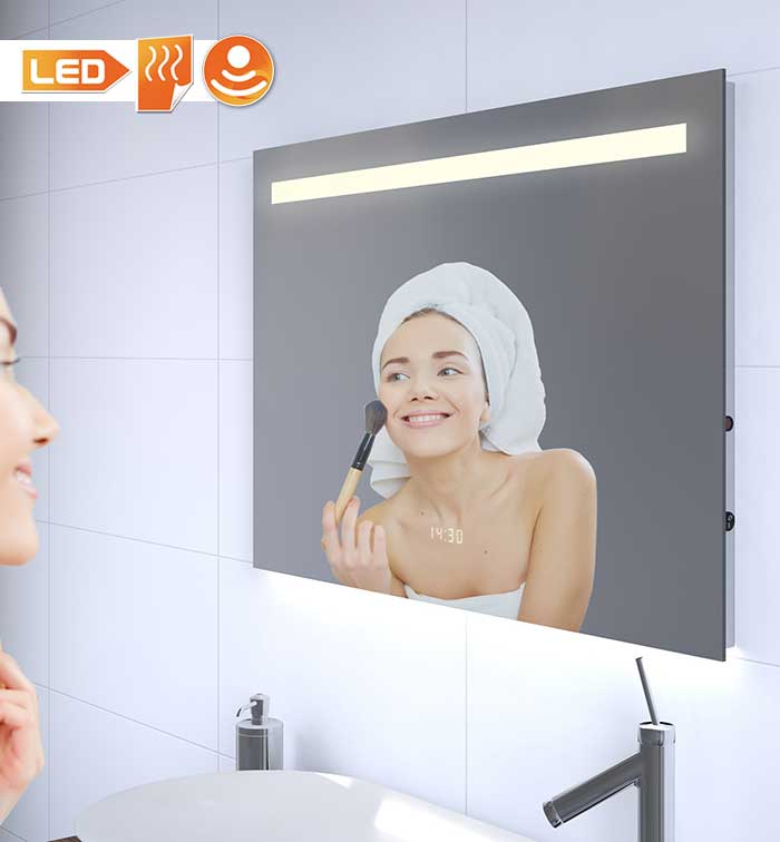 Deze 90 cm brede spiegel heeft de ideale verlichting voor make-up of bij het scheren