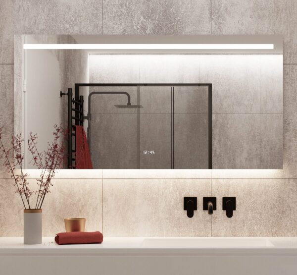 Luxe design spiegel met verlichting, spiegelverwarming, digitale klok en sensor met handige dimfunctie.