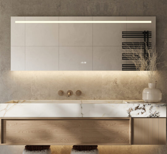 Luxe badkamerspiegel, uitgevoerd met dimbare verlichting, een digitale klok en spiegelverwarming
