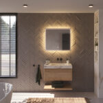 Deze fraaie badkamer spiegel met directe en indirecte verlichting is 80 cm breed, 70 cm hoog en slechts 3 cm diep