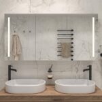 Mooie brede aluminium kwaliteits spiegelkast voor de badkamer, van alle gemakken voorzien!