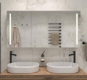 Mooie brede aluminium kwaliteits spiegelkast voor de badkamer, van alle gemakken voorzien!