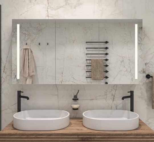 Mooie brede aluminium kwaliteits spiegelkast voor de badkamer, van alle gemakken voorzien!