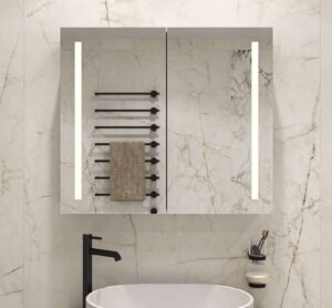 Luxe aluminium badkamer spiegelkast, uitgevoerd met verlichting, spiegelverwarming en 2 geaarde stopcontacten