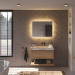 Deze fraaie badkamer spiegel met directe en indirecte verlichting is 90 cm breed, 70 cm hoog en slechts 3 cm diep