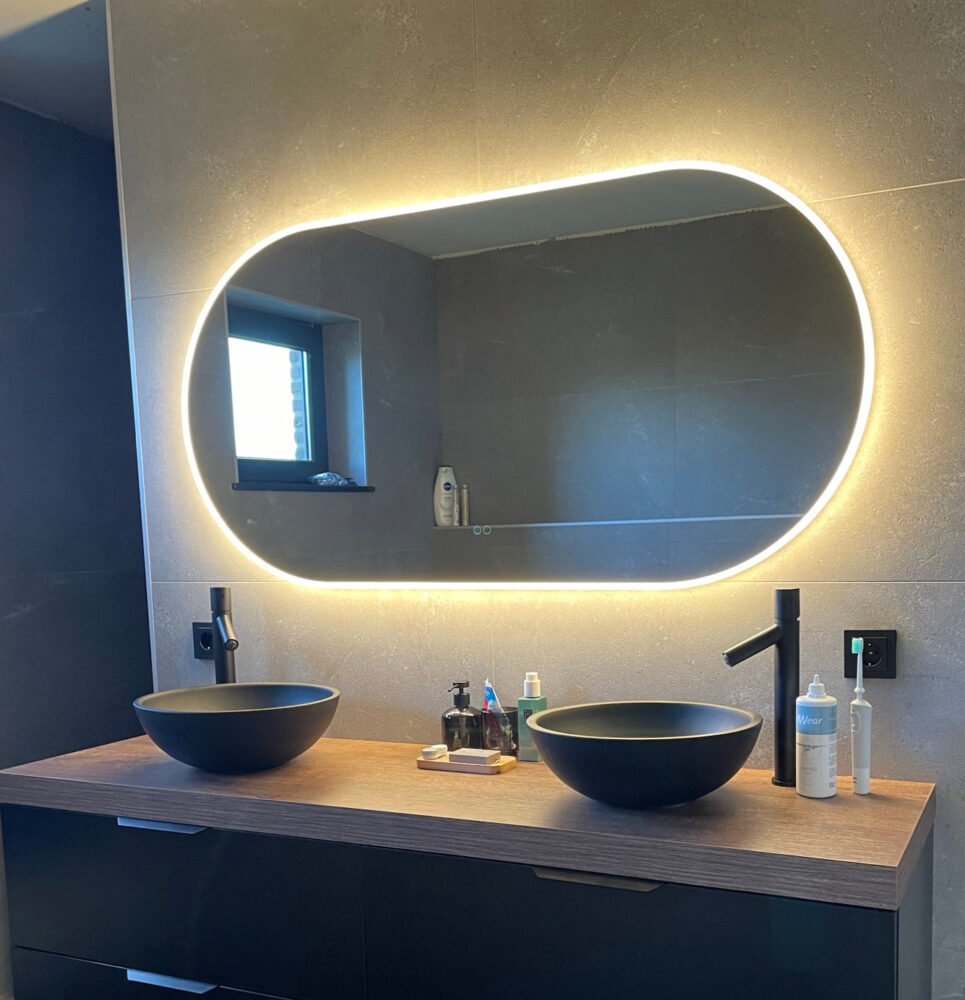 Ovale badkamerspiegel met LED verlichting, verwarming, instelbare lichtkleur en dimfunctie