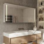 Deze 160x70 cm badkamer spiegelkast is volledig opgebouwd uit aluminium delen en heeft daarmee een degelijke, luxe uitstraling