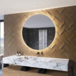 De spiegel wordt volledig aansluitklaar geleverd en is met de meegeleverde instructie en ophangmaterialen eenvoudig aan de wand te monteren