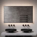 Luxe badkamer spiegel met mat zwart frame en instelbare lichtkleur, handig!