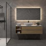 Naast verlichting is deze badkamerspiegel voorzien van spiegelverwarming en een handige touch schakelaar met dimfunctie en kleurenwissel