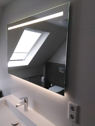 Spiegel met Led verlichting witte badkamer