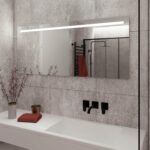 De spiegel is gebouwd op een luxe en strak afgewerkt aluminium achterframe