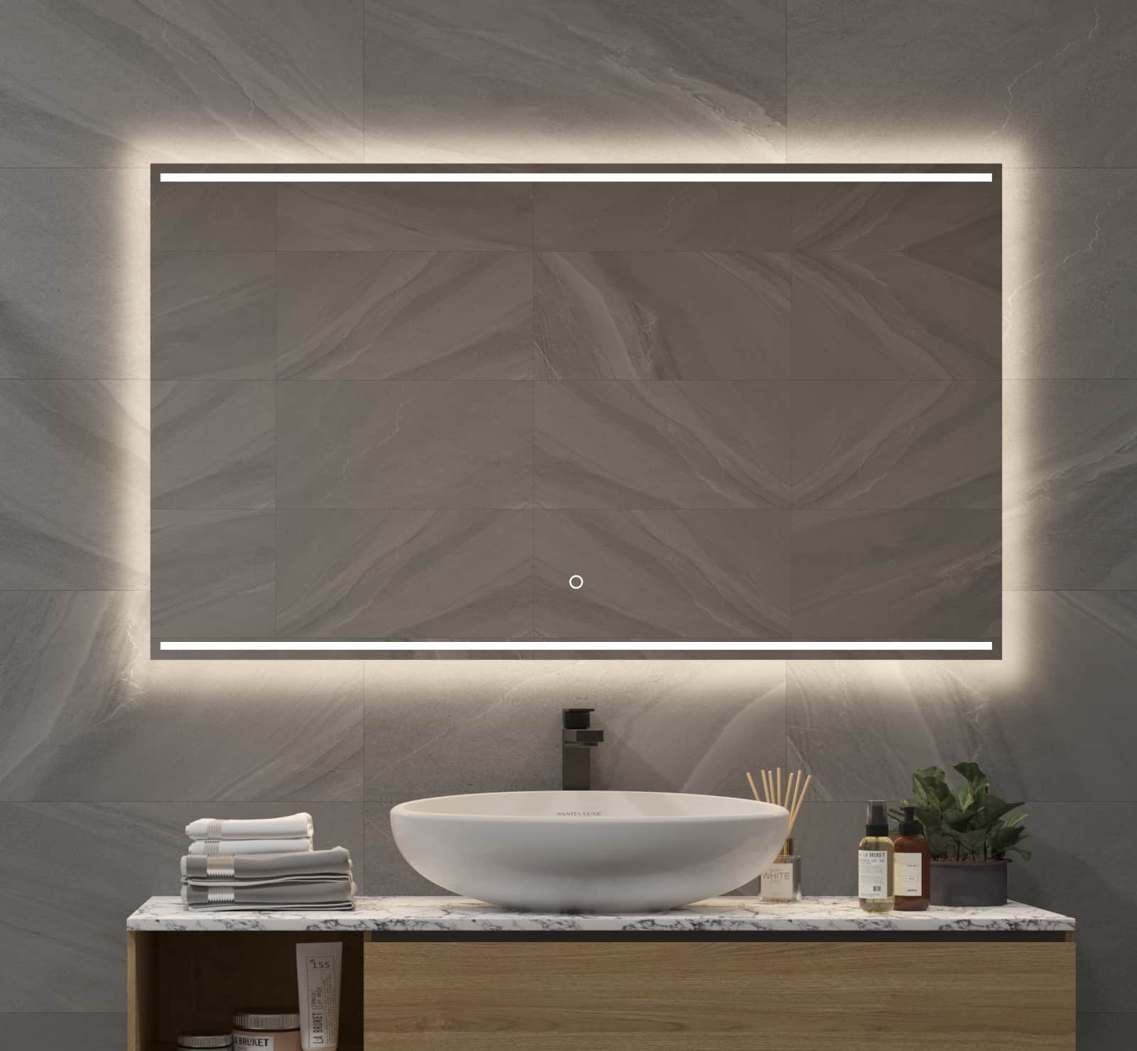 Badkamer spiegel met fraaie designer verlichting