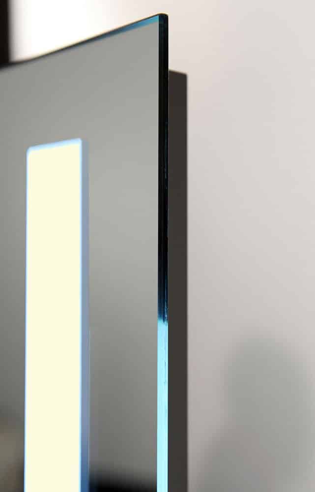 LED spiegel met nette aluminium zijafwerking