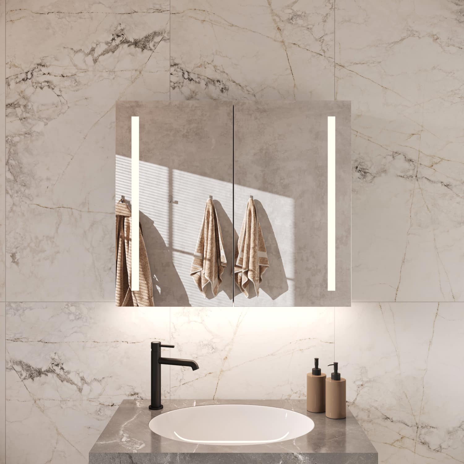 Deze alu badkamer spiegelkast is 80 cm breed en 70 cm hoog