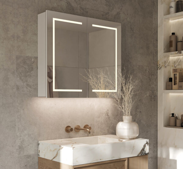 Stijlvolle, luxe aluminium spiegelkast voor in de badkamer, van alle gemakken voorzien