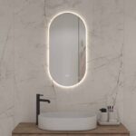 Smalle ovale badkamerspiegel met ingebouwde verlichting, spiegelverwarming en dubbele touch schakelaar