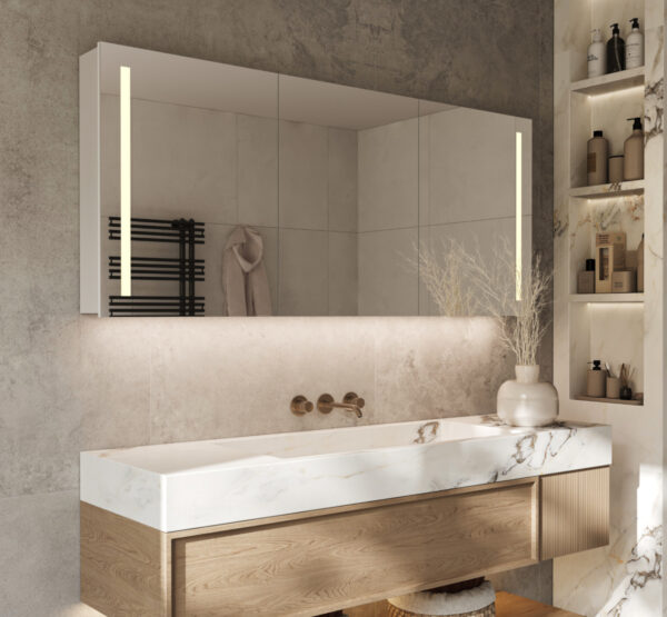 Luxe 160 cm brede badkamer spiegelkast, voorzien van alle gemakken, zoals geïntegreerde verlichting, spiegelverwarming, stopcontacten met USB en een sensor schakelaar