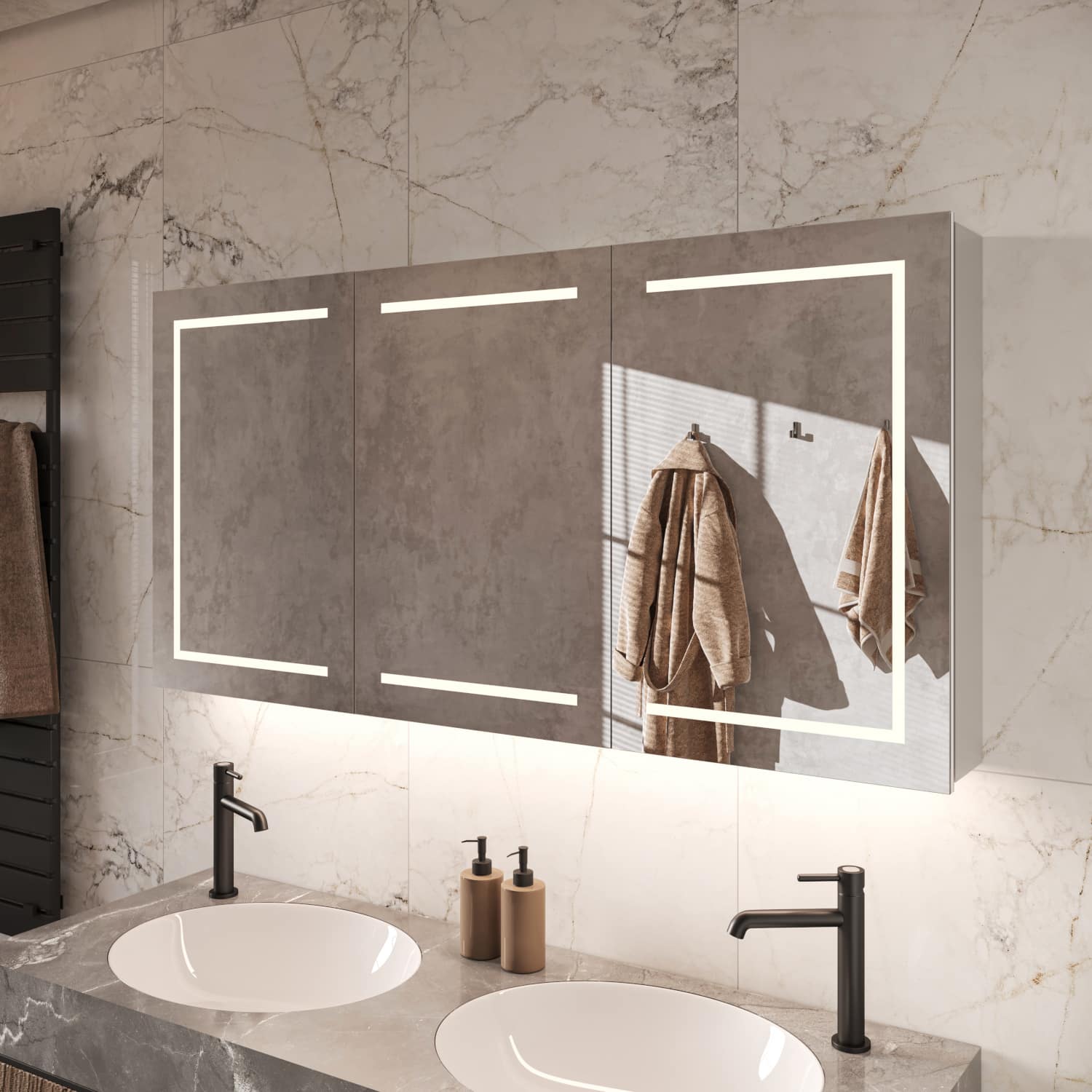 Deze alu badkamer spiegelkast is 140 cm breed en 70 cm hoog