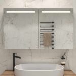 Luxe aluminium badkamerspiegelkast, fraai afgewerkt en van alle gemakken voorzien!