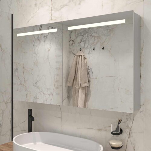 Bij deze aluminium spiegelkast is zowel de verlichting als de verwarming volledig in de deuren geïntegreerd
