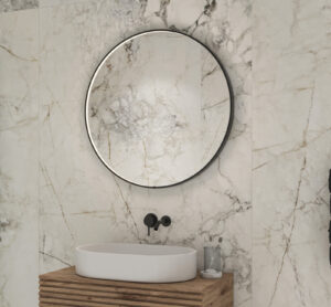 Deze badkamer spiegel is voorzien van een fraai en degelijk industrieel mat zwart frame