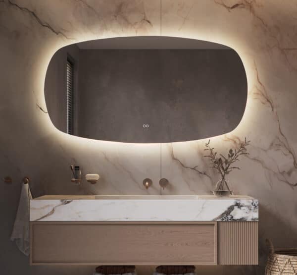 Luxe Deens ovale badkamer spiegel, van alle gemakken voorzien, zoals: indirecte verlichting, spiegelverwarming, dimfunctie en instelbare lichtkleur