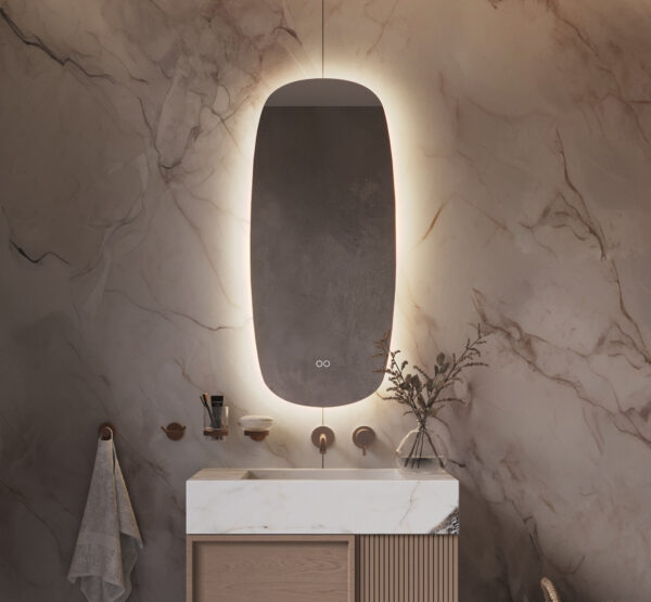 Deens ovale design badkamer spiegel, van alle gemakken voorzien, zoals: indirecte verlichting, spiegelverwarming, dimfunctie en instelbare lichtkleur