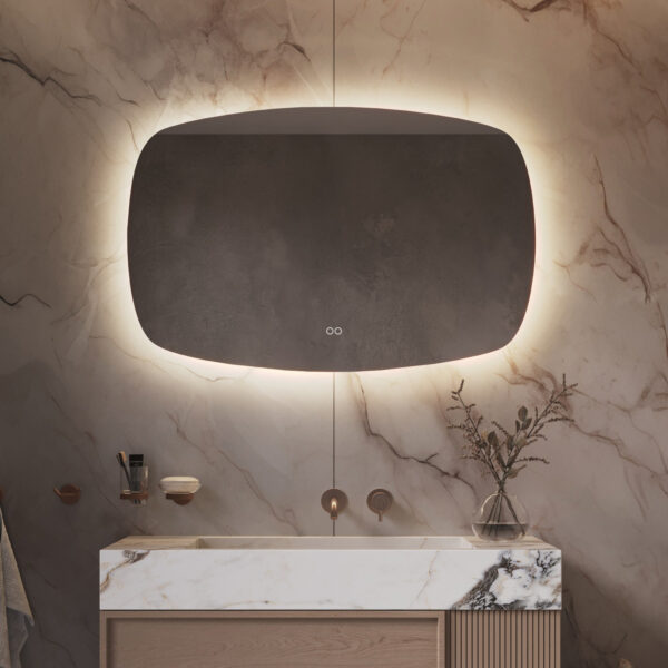 Trendy Deens ovale badkamer spiegel, van alle gemakken voorzien, zoals: indirecte verlichting, spiegelverwarming, dimfunctie en instelbare lichtkleur