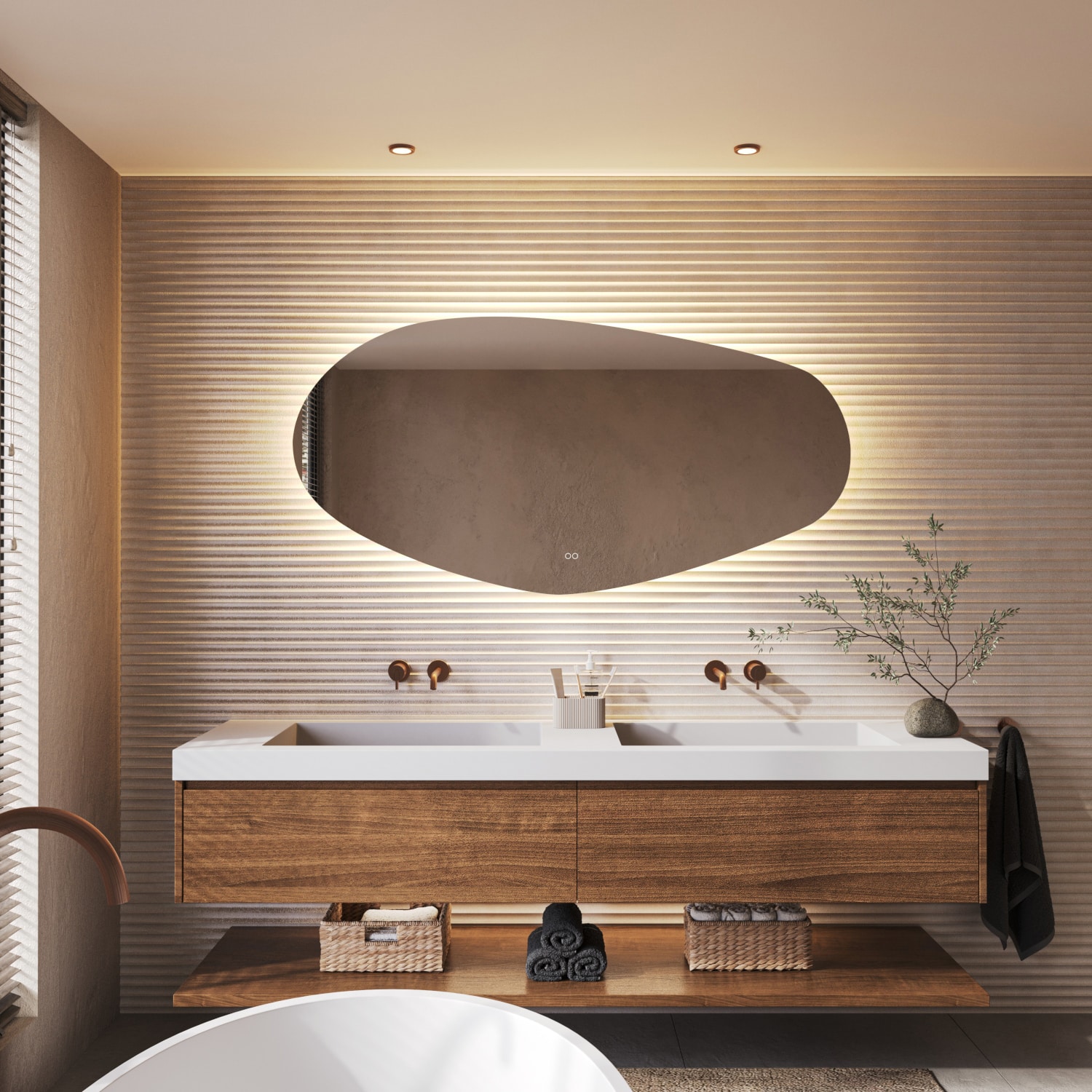 Deze trendy badkamer spiegel met organische vorm is 160 cm breed, 80 cm hoog en slechts 3 cm diep