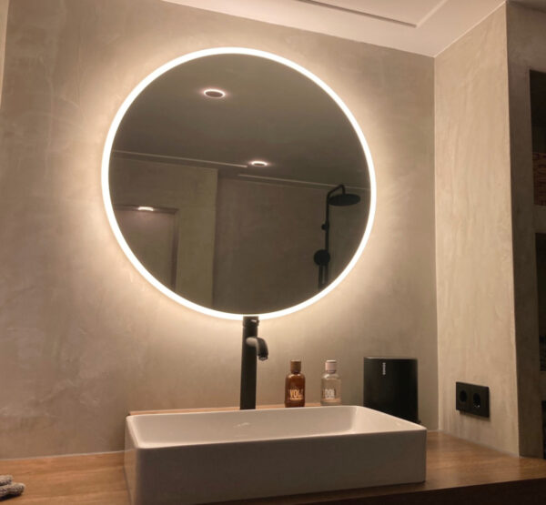 Fraaie ronde 80 cm badkamer spiegel met verlichting en spiegelverwarming