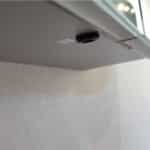 Met een handbeweging onderlangs de sensor worden gelijktijdig de verlichting en de verwarming in- en uitgeschakeld.